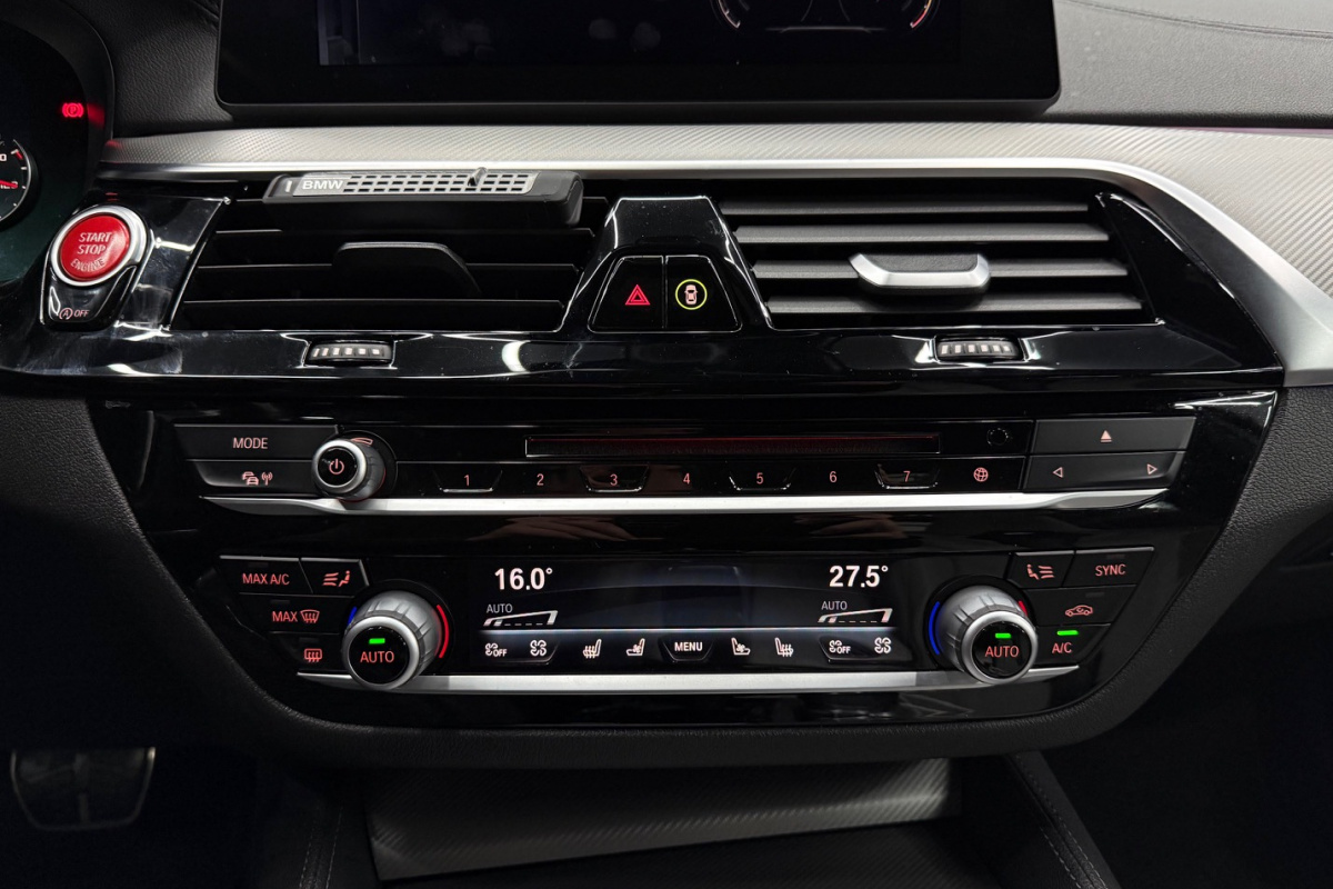 Ponuka vozidiel / BMW M5 COMPETITION - AKRAPOVIČ - KERAMICKÉ BRZDY - CARBON - video Ponuka vozidiel / BMW M5 COMPETITION - AKRAPOVIČ - KERAMICKÉ BRZDY - CARBON - video