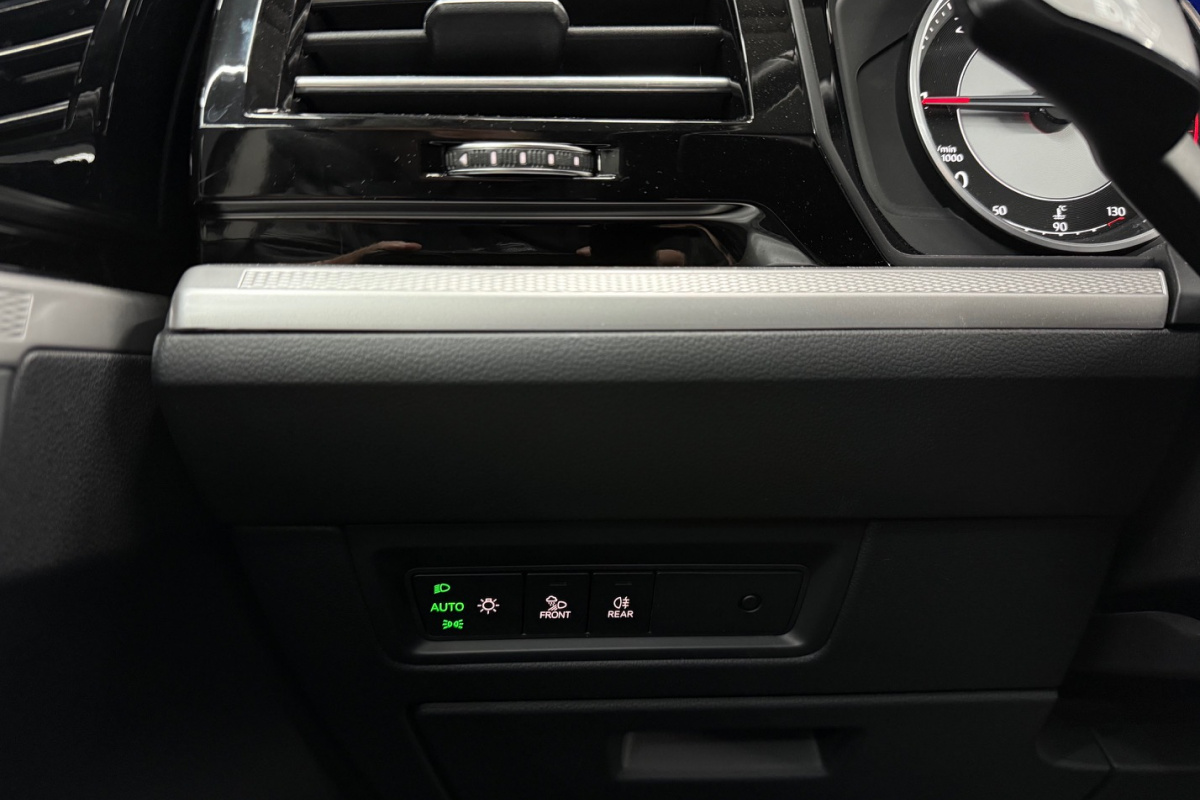 Ponuka vozidiel / Volkswagen Touareg 3.0 V6 TDI SCR Elegance 4Motion Tiptronic - video Ponuka vozidiel / Volkswagen Touareg 3.0 V6 TDI SCR Elegance 4Motion Tiptronic - video