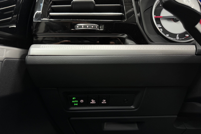  Ponuka vozidiel / Volkswagen Touareg 3.0 V6 TDI SCR Elegance 4Motion Tiptronic - video