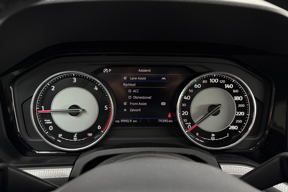 Ponuka vozidiel / Volkswagen Touareg 3.0 V6 TDI SCR Elegance 4Motion Tiptronic - video