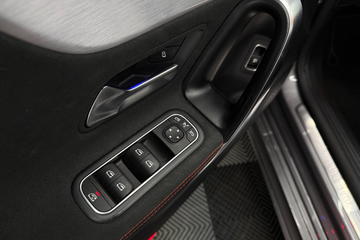 Ponuka vozidiel / Mercedes-Benz CLA Shooting Brake 220 AMG Line - video