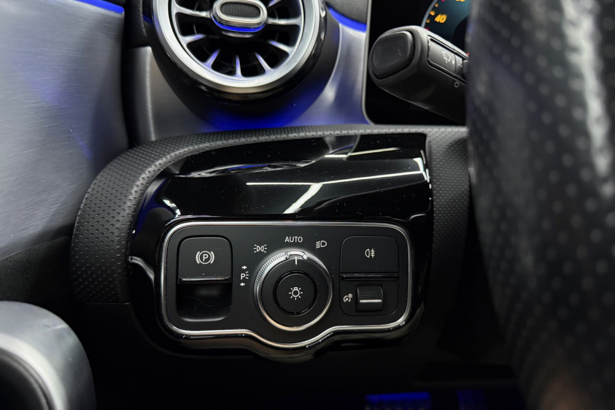 Ponuka vozidiel / Mercedes-Benz CLA Shooting Brake 220 AMG Line - video