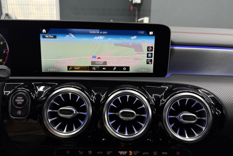  Ponuka vozidiel / Mercedes-Benz CLA Shooting Brake 220 AMG Line - video