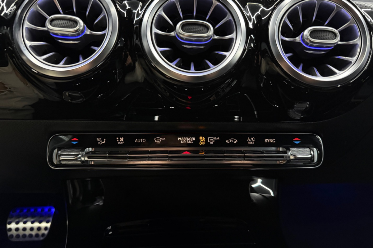 Ponuka vozidiel / Mercedes-Benz CLA Shooting Brake 220 AMG Line - video