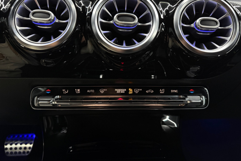 Ponuka vozidiel / Mercedes-Benz CLA Shooting Brake 220 AMG Line - video Ponuka vozidiel / Mercedes-Benz CLA Shooting Brake 220 AMG Line - video