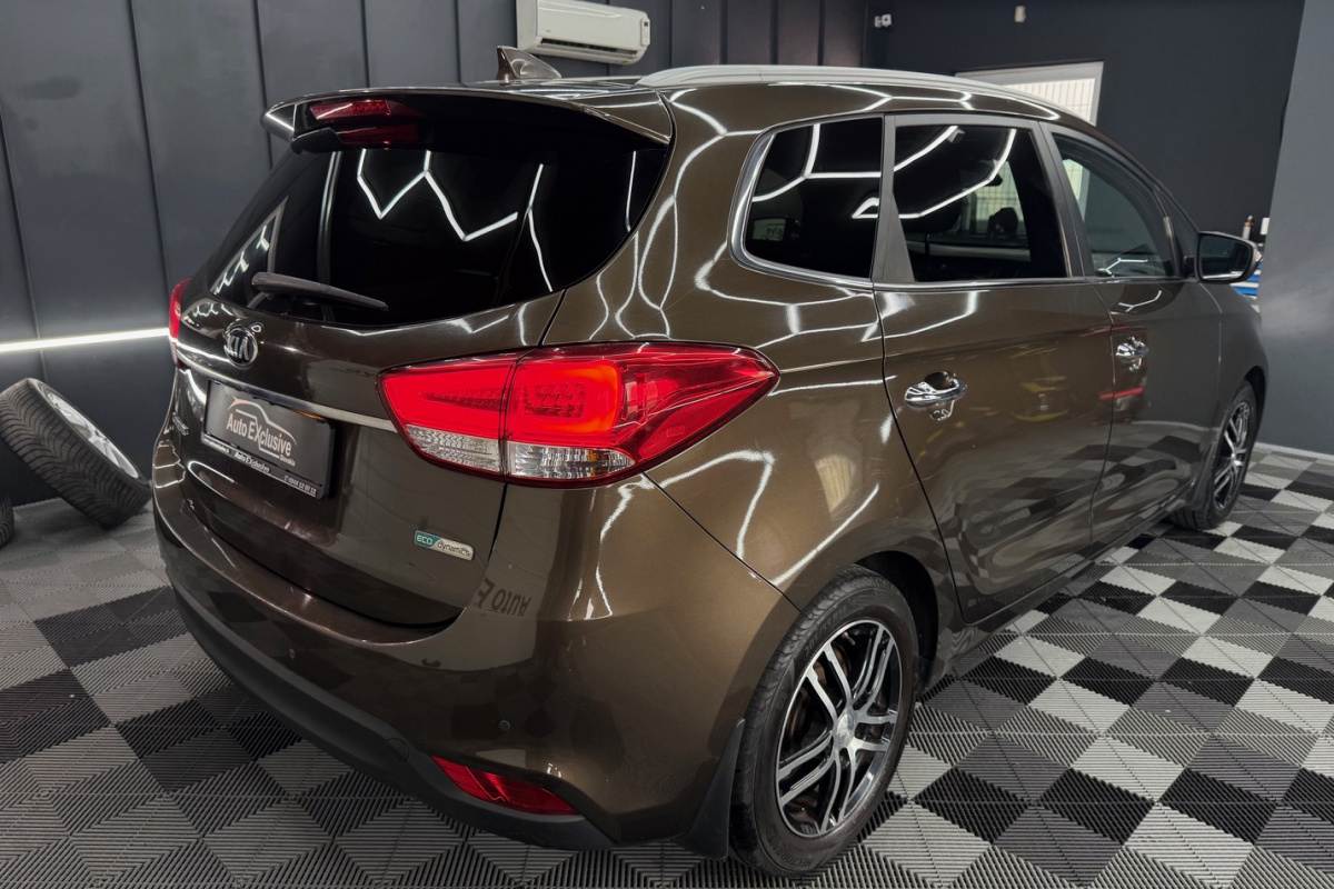 Ponuka vozidiel / Kia Carens 1.7 CRDi 141k Gold A7 - video