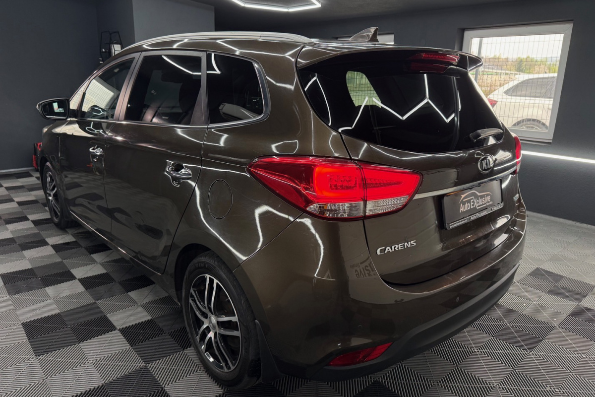 Ponuka vozidiel / Kia Carens 1.7 CRDi 141k Gold A7 - video