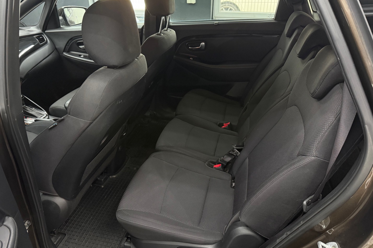 Ponuka vozidiel / Kia Carens 1.7 CRDi 141k Gold A7 - video