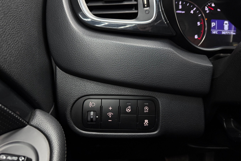  Ponuka vozidiel / Kia Carens 1.7 CRDi 141k Gold A7 - video