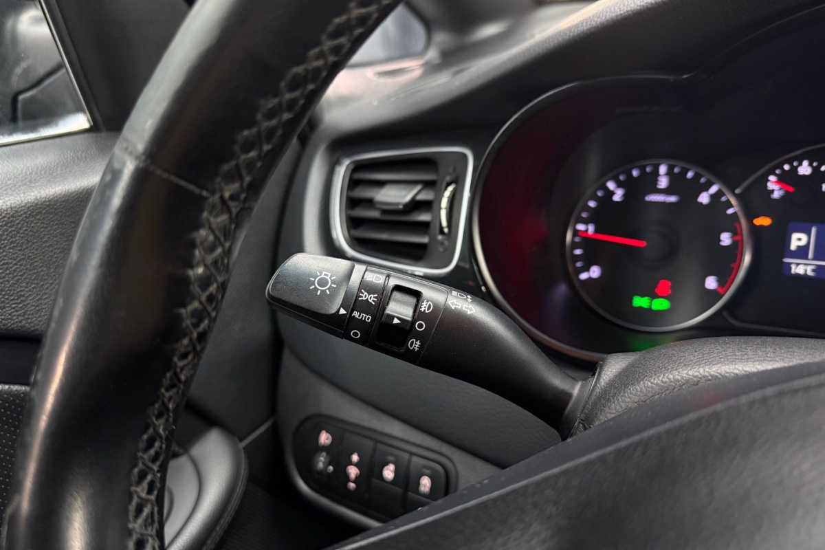 Ponuka vozidiel / Kia Carens 1.7 CRDi 141k Gold A7 - video Ponuka vozidiel / Kia Carens 1.7 CRDi 141k Gold A7 - video