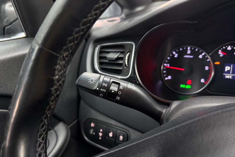  Ponuka vozidiel / Kia Carens 1.7 CRDi 141k Gold A7 - video