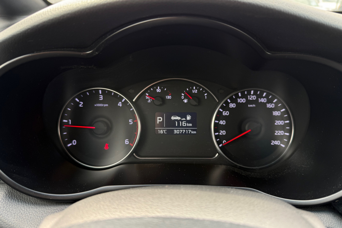 Ponuka vozidiel / Kia Carens 1.7 CRDi 141k Gold A7 - video