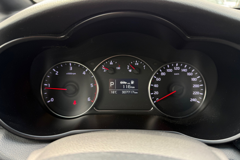  Ponuka vozidiel / Kia Carens 1.7 CRDi 141k Gold A7 - video