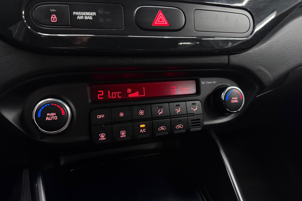 Ponuka vozidiel / Kia Carens 1.7 CRDi 141k Gold A7 - video