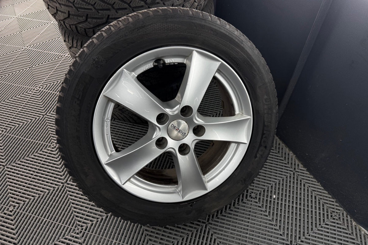 Ponuka vozidiel / Kia Carens 1.7 CRDi 141k Gold A7 - video