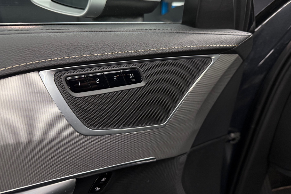 Ponuka vozidiel / Volvo XC90 D5 235k Drive-E R-Design AWD A/T - video Ponuka vozidiel / Volvo XC90 D5 235k Drive-E R-Design AWD A/T - video