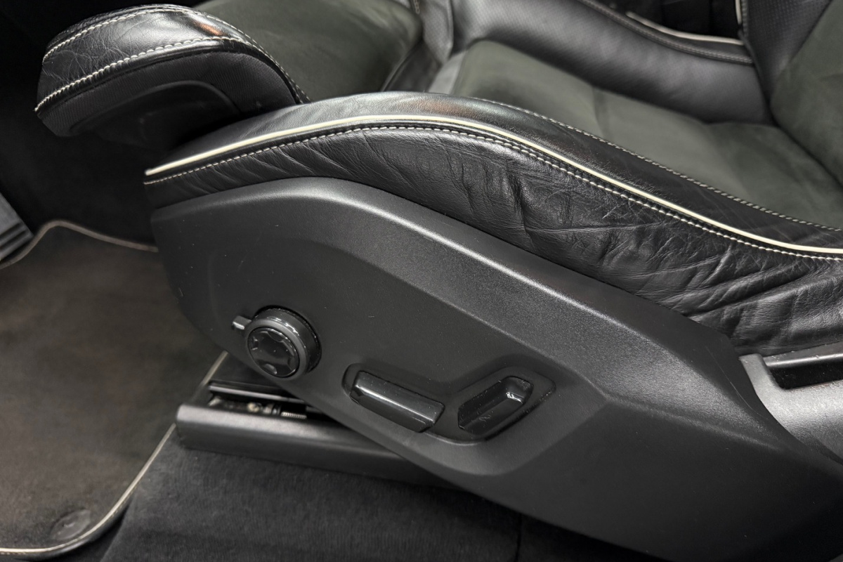 Ponuka vozidiel / Volvo XC90 D5 235k Drive-E R-Design AWD A/T - video