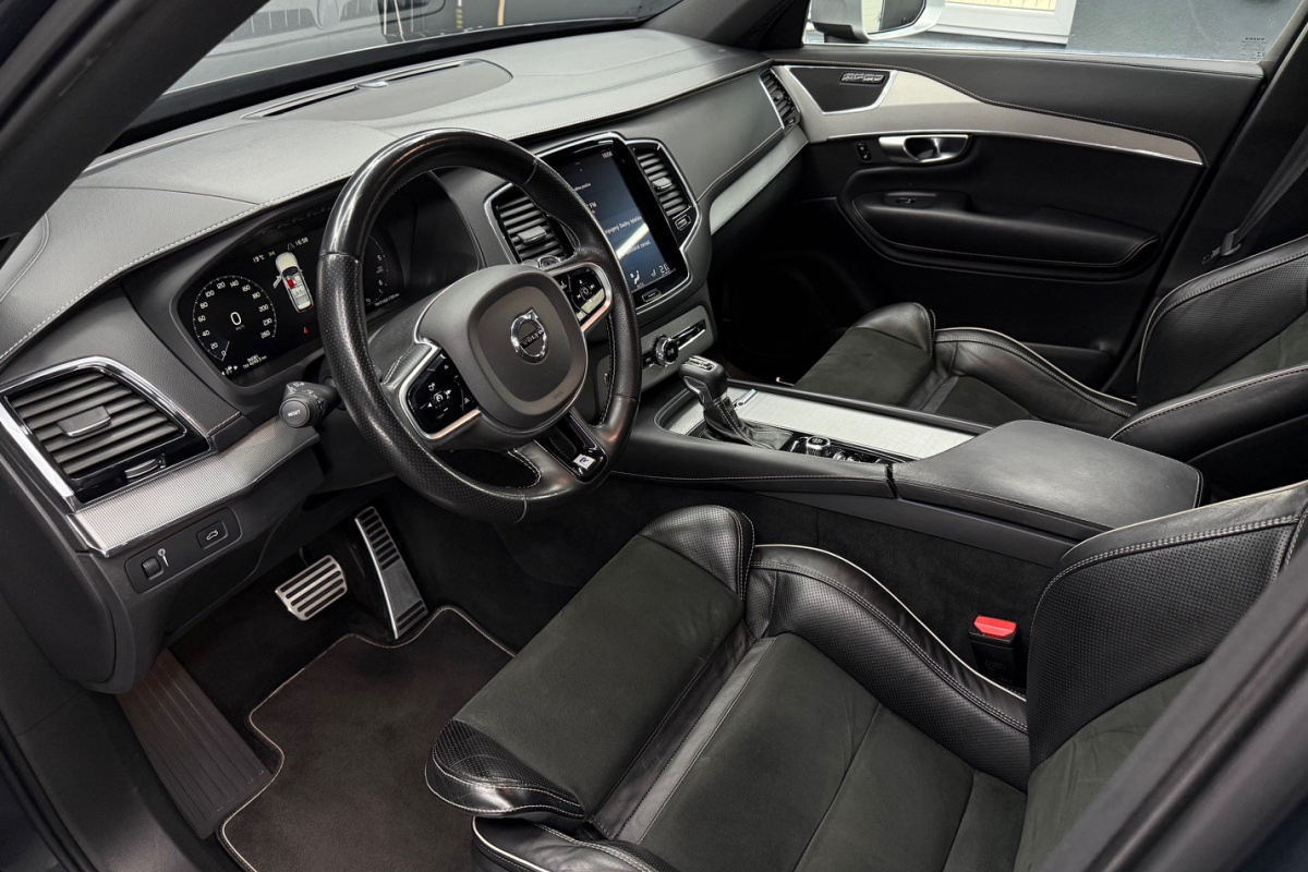 Ponuka vozidiel / Volvo XC90 D5 235k Drive-E R-Design AWD A/T - video