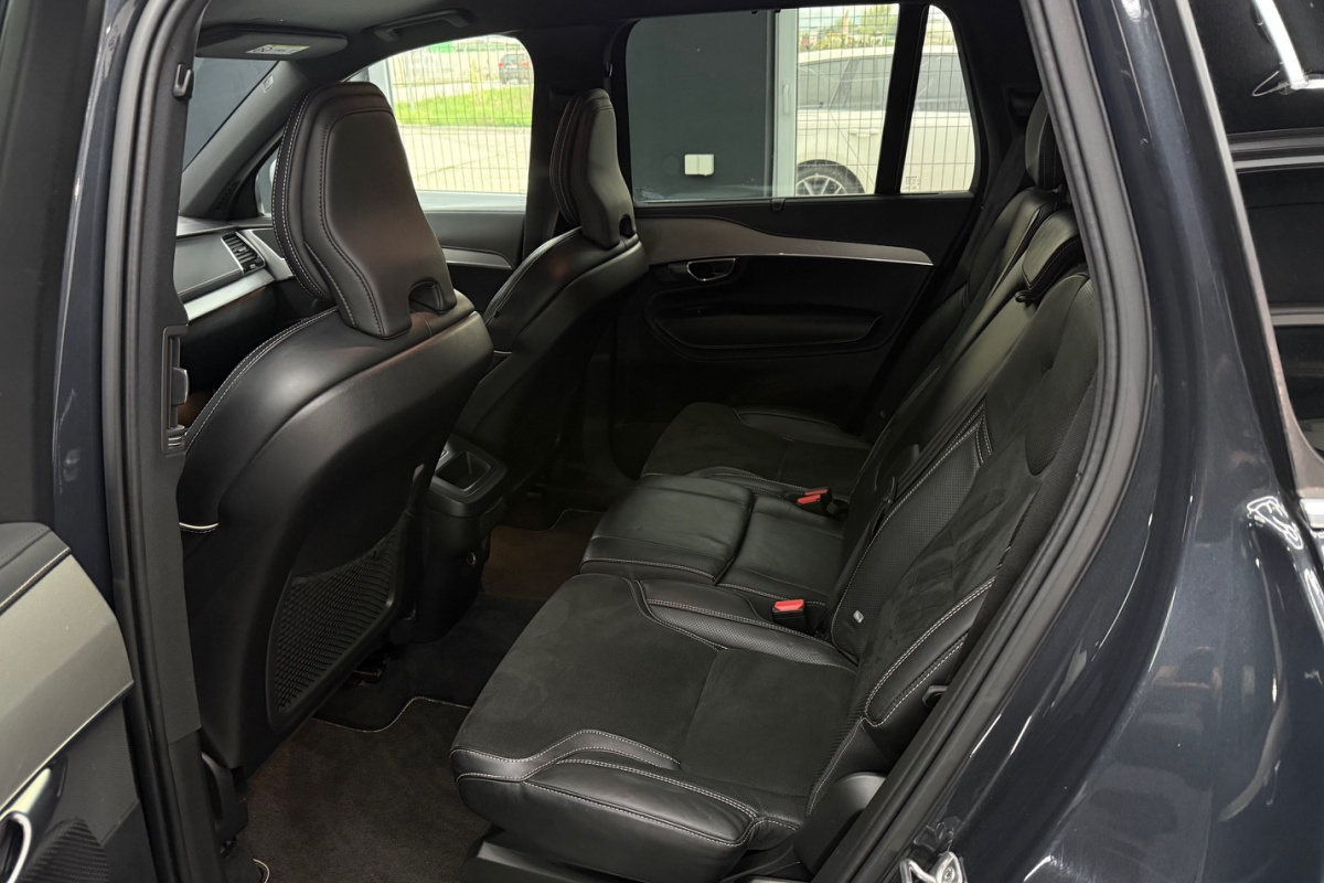 Ponuka vozidiel / Volvo XC90 D5 235k Drive-E R-Design AWD A/T - video Ponuka vozidiel / Volvo XC90 D5 235k Drive-E R-Design AWD A/T - video