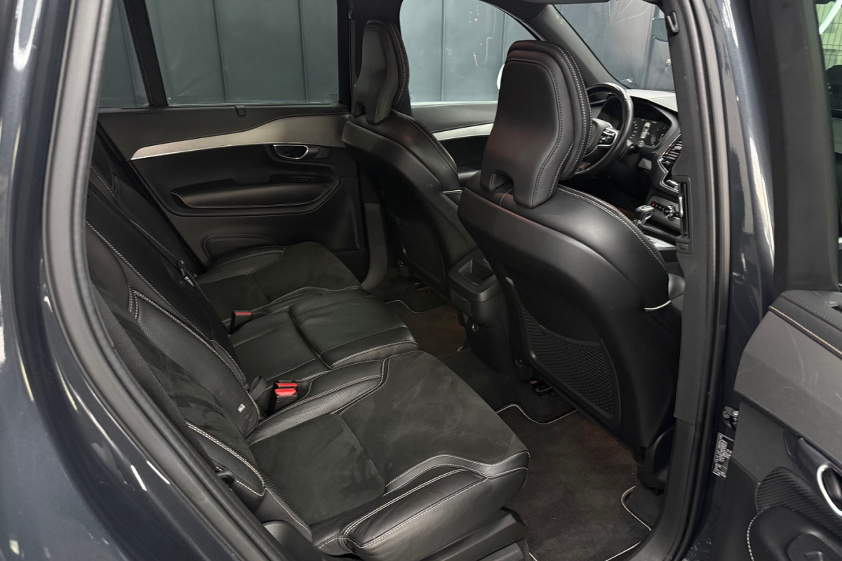 Ponuka vozidiel / Volvo XC90 D5 235k Drive-E R-Design AWD A/T - video