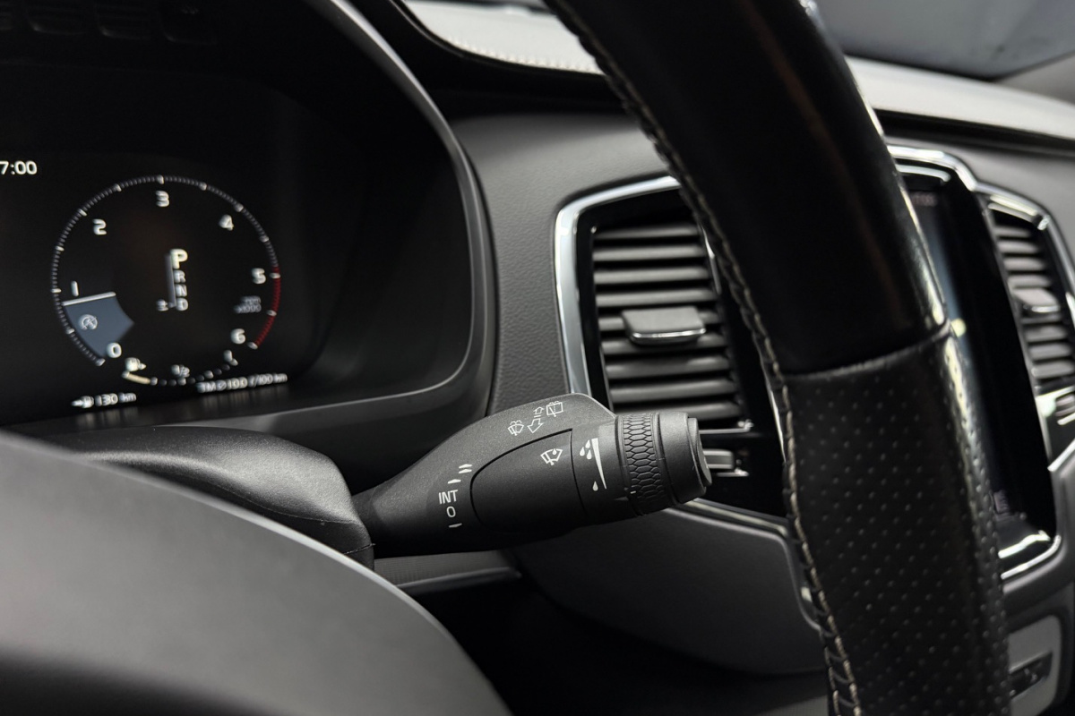 Ponuka vozidiel / Volvo XC90 D5 235k Drive-E R-Design AWD A/T - video