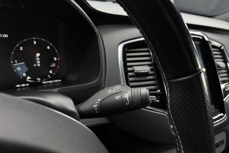  Ponuka vozidiel / Volvo XC90 D5 235k Drive-E R-Design AWD A/T - video