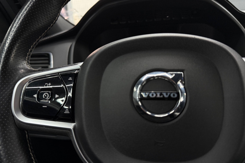 Ponuka vozidiel / Volvo XC90 D5 235k Drive-E R-Design AWD A/T - video Ponuka vozidiel / Volvo XC90 D5 235k Drive-E R-Design AWD A/T - video