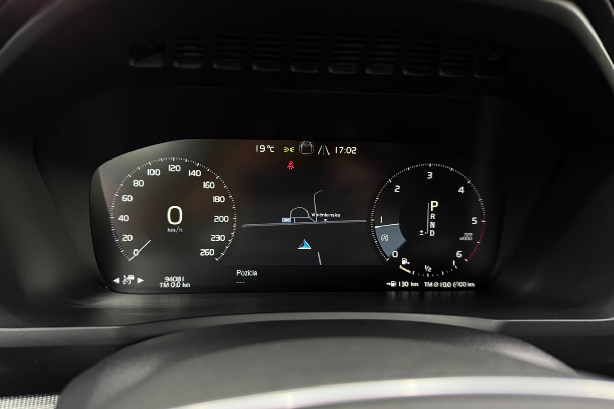 Ponuka vozidiel / Volvo XC90 D5 235k Drive-E R-Design AWD A/T - video