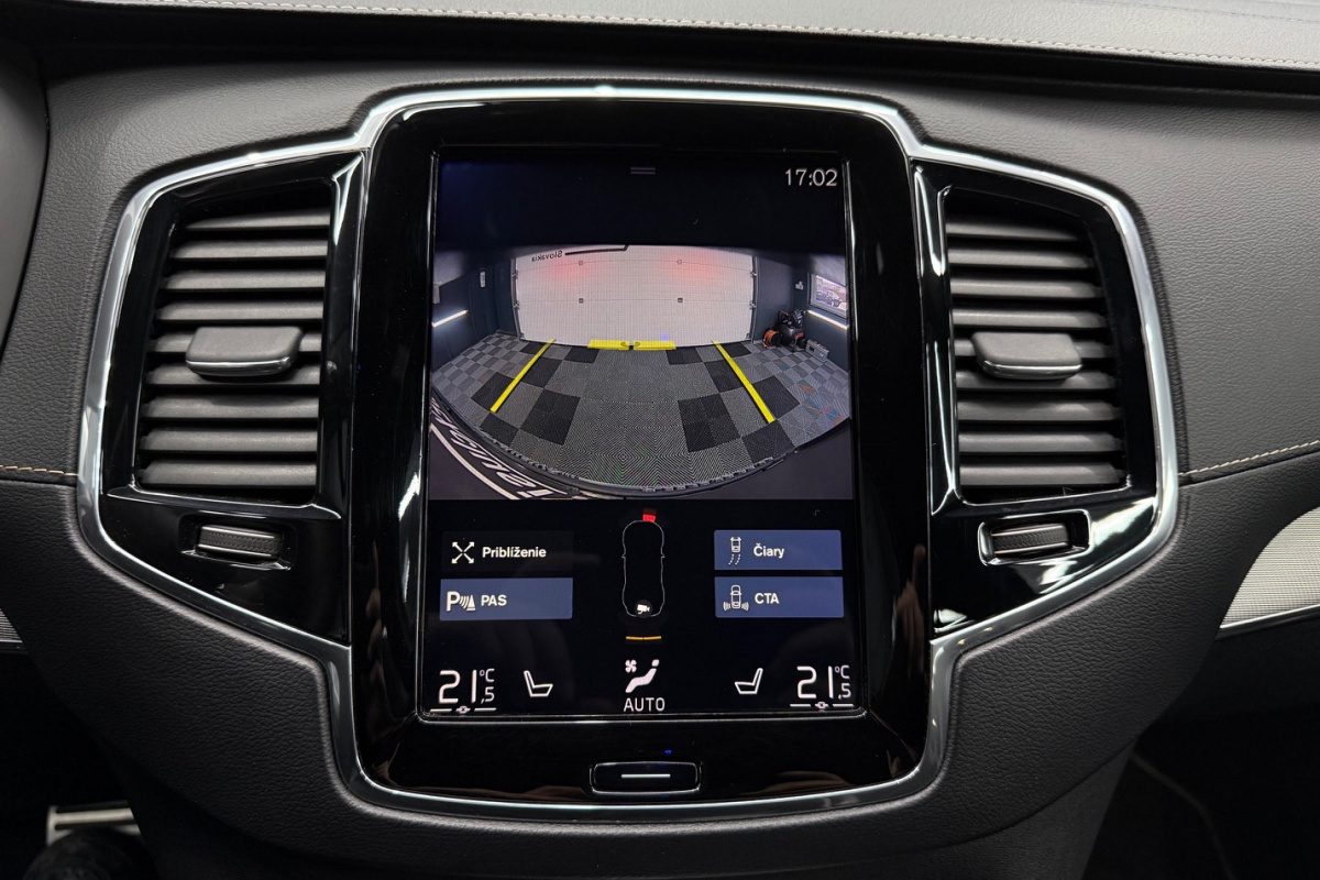 Ponuka vozidiel / Volvo XC90 D5 235k Drive-E R-Design AWD A/T - video