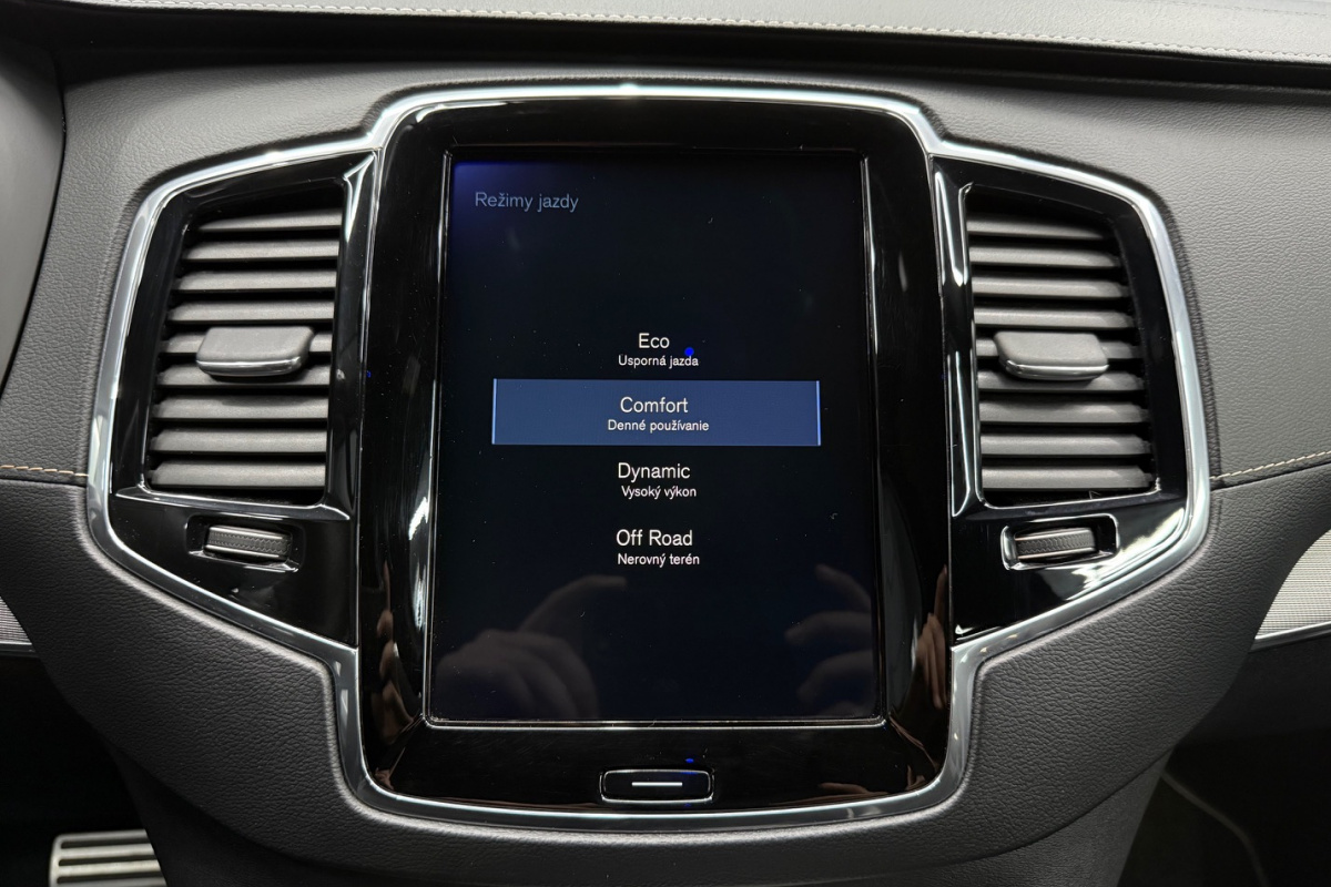 Ponuka vozidiel / Volvo XC90 D5 235k Drive-E R-Design AWD A/T - video Ponuka vozidiel / Volvo XC90 D5 235k Drive-E R-Design AWD A/T - video