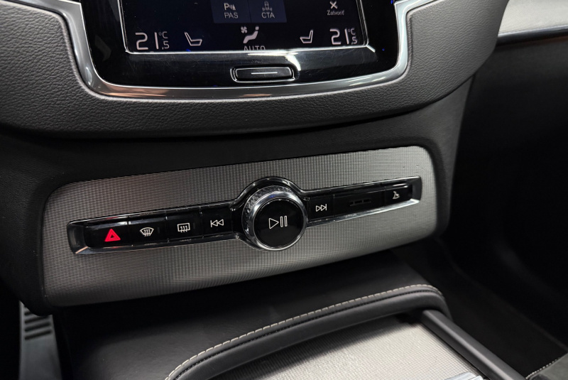  Ponuka vozidiel / Volvo XC90 D5 235k Drive-E R-Design AWD A/T - video