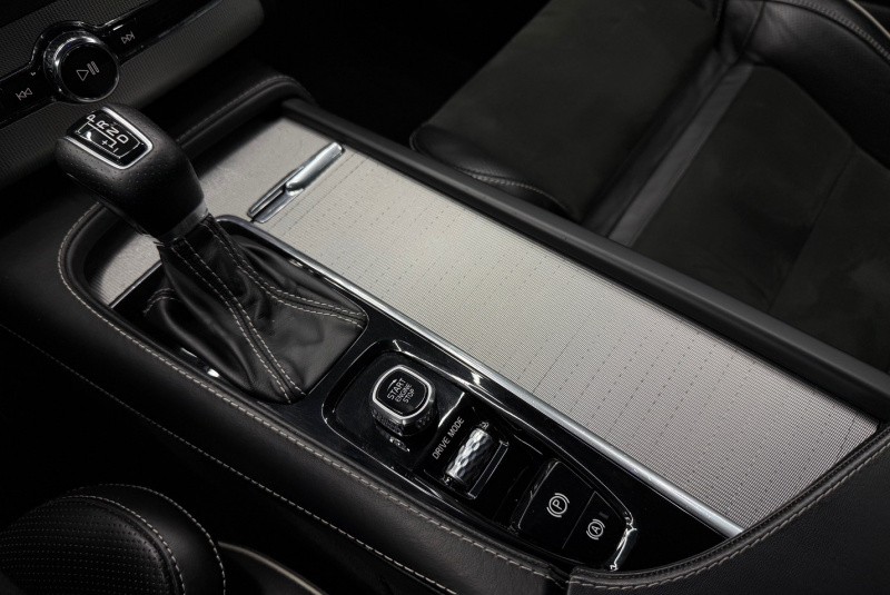  Ponuka vozidiel / Volvo XC90 D5 235k Drive-E R-Design AWD A/T - video