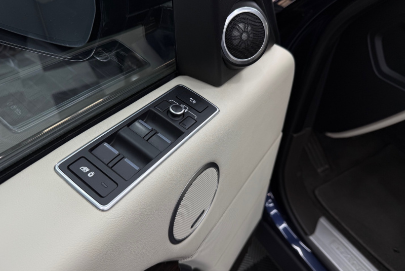  Ponuka vozidiel / Land Rover Range Rover Vogue 3.0 - video