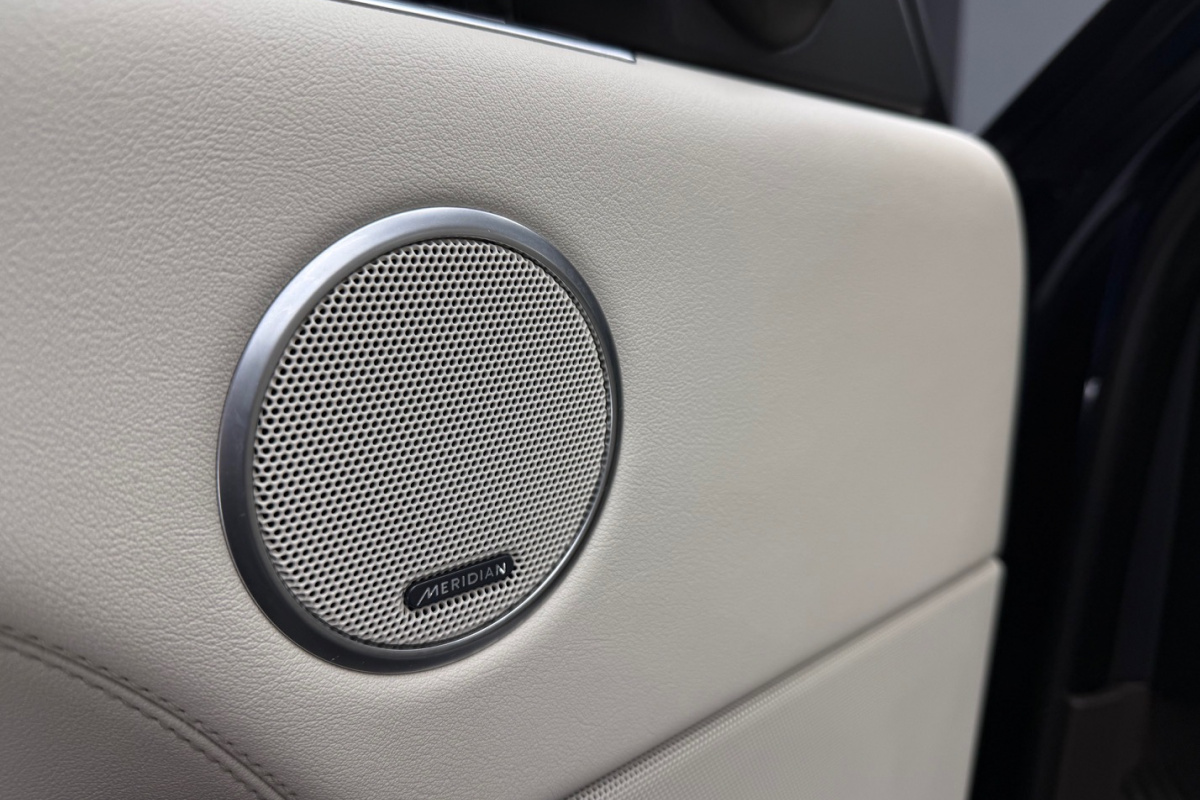 Ponuka vozidiel / Land Rover Range Rover Vogue 3.0 - video