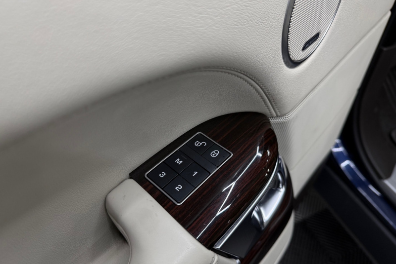  Ponuka vozidiel / Land Rover Range Rover Vogue 3.0 - video