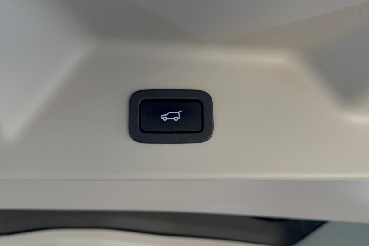 Ponuka vozidiel / Land Rover Range Rover Vogue 3.0 - video