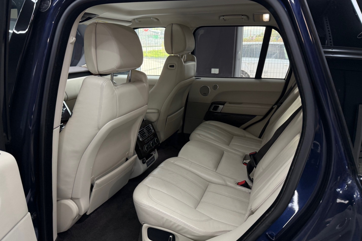 Ponuka vozidiel / Land Rover Range Rover Vogue 3.0 - video