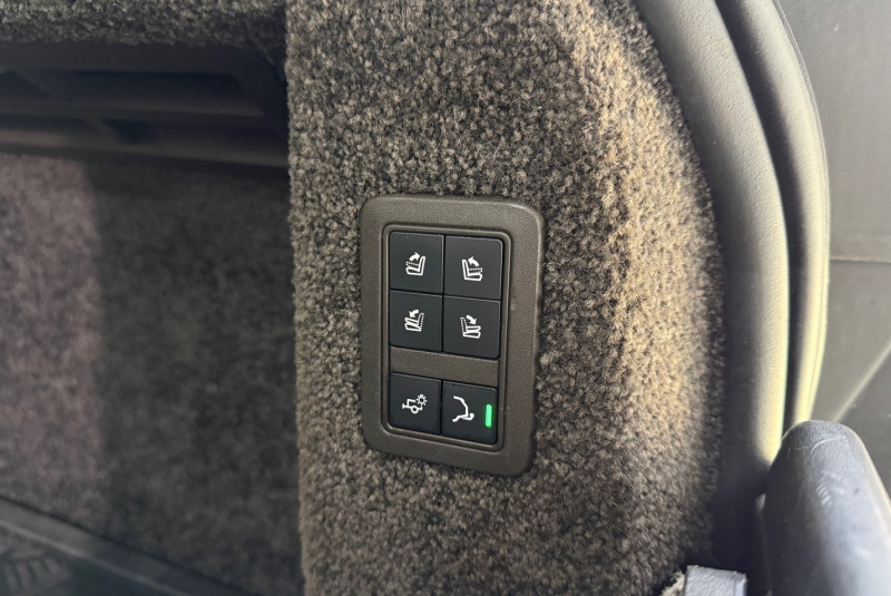  Ponuka vozidiel / Land Rover Range Rover Vogue 3.0 - video