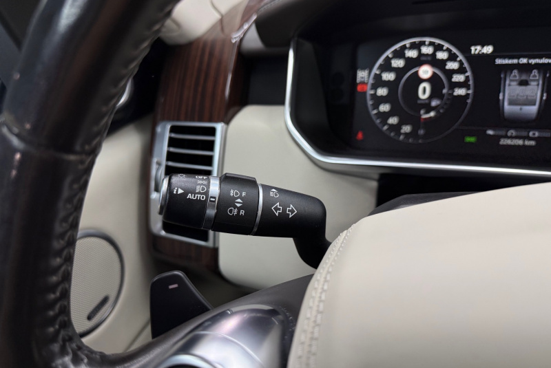  Ponuka vozidiel / Land Rover Range Rover Vogue 3.0 - video