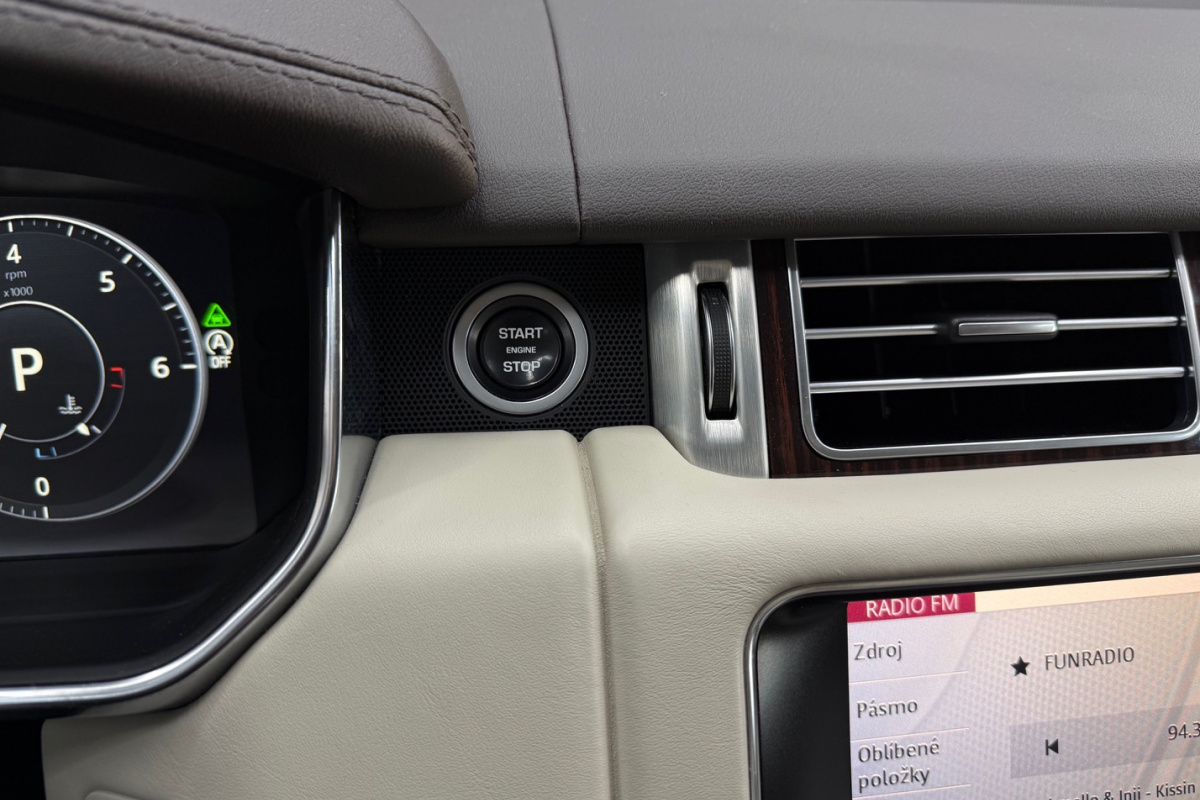 Ponuka vozidiel / Land Rover Range Rover Vogue 3.0 - video