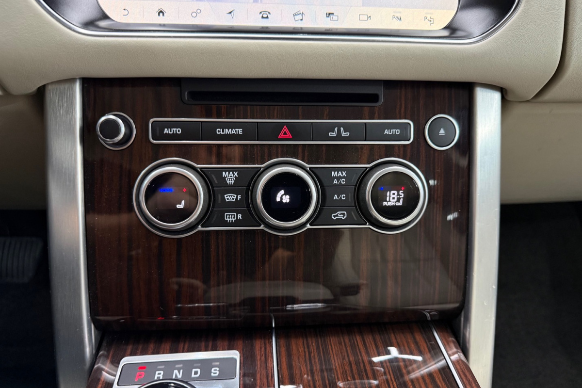 Ponuka vozidiel / Land Rover Range Rover Vogue 3.0 - video