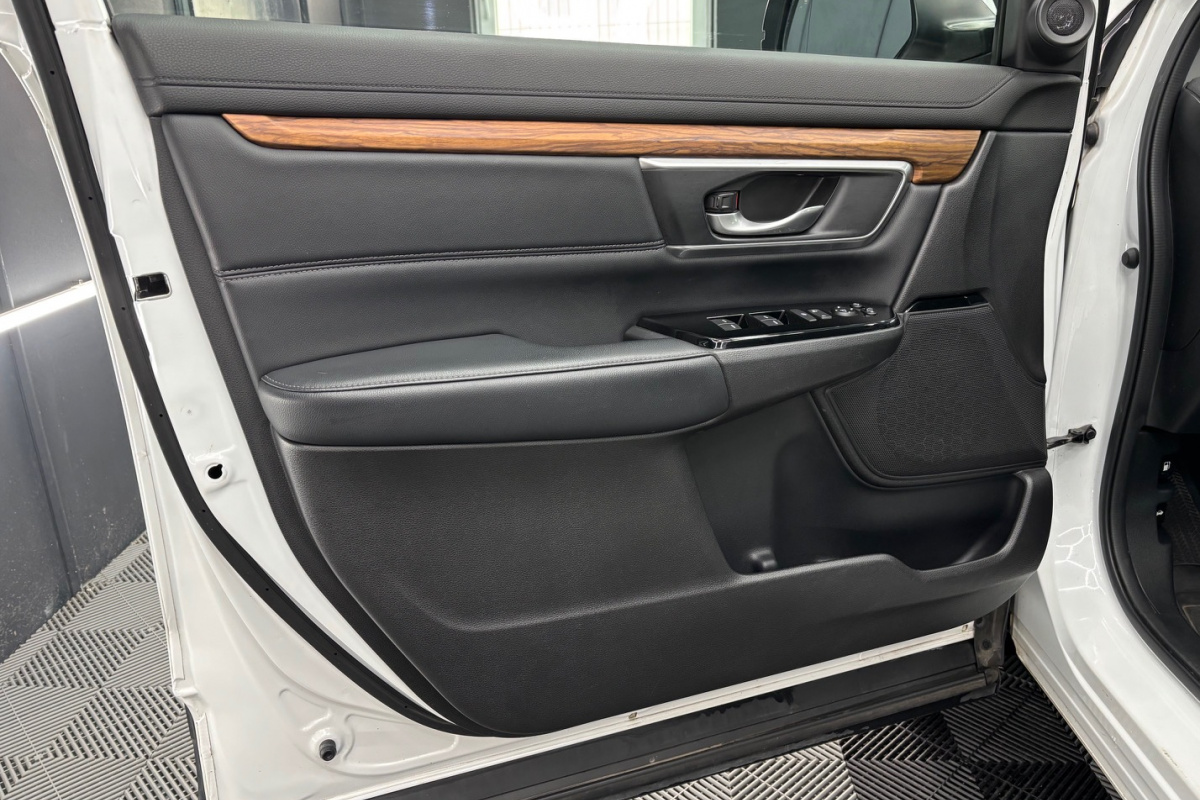 Ponuka vozidiel / Honda CR-V 2.0 I-MMD Hybrid Elegance - video