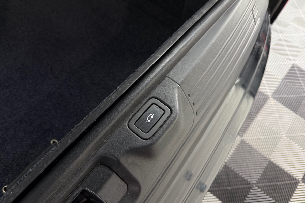 Ponuka vozidiel / Land Rover Range Rover 4.4L SDV8 AB LWB - video