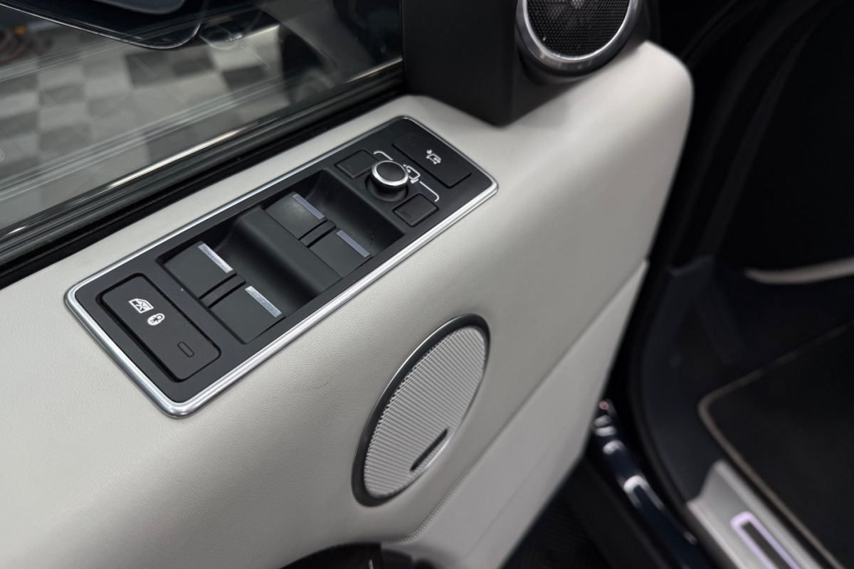 Ponuka vozidiel / Land Rover Range Rover 4.4L SDV8 AB LWB - video