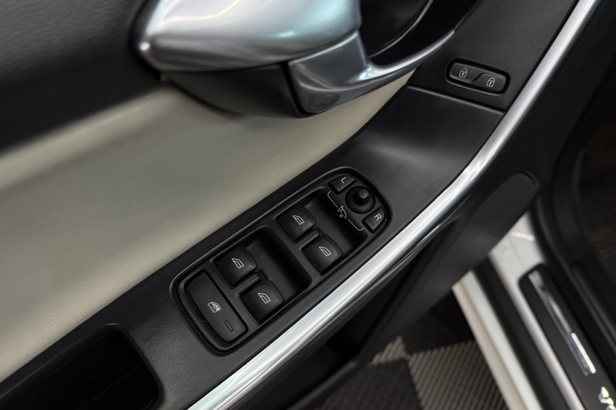 Ponuka vozidiel / Volvo XC60 2.4L D4 4x4 AUTOMAT - video