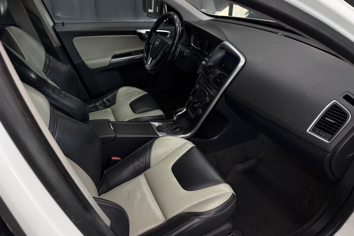 Ponuka vozidiel / Volvo XC60 2.4L D4 4x4 AUTOMAT - video Ponuka vozidiel / Volvo XC60 2.4L D4 4x4 AUTOMAT - video