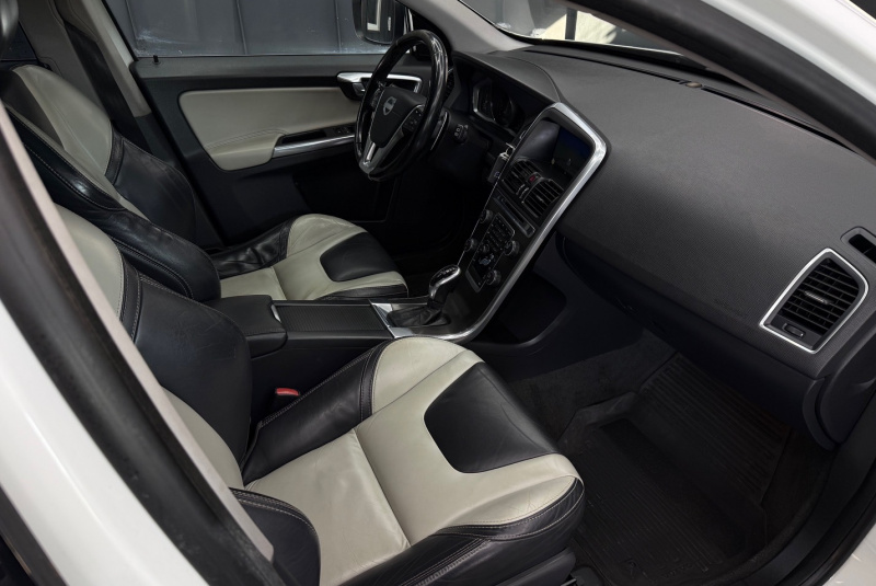 Ponuka vozidiel / Volvo XC60 2.4L D4 4x4 AUTOMAT - video Ponuka vozidiel / Volvo XC60 2.4L D4 4x4 AUTOMAT - video