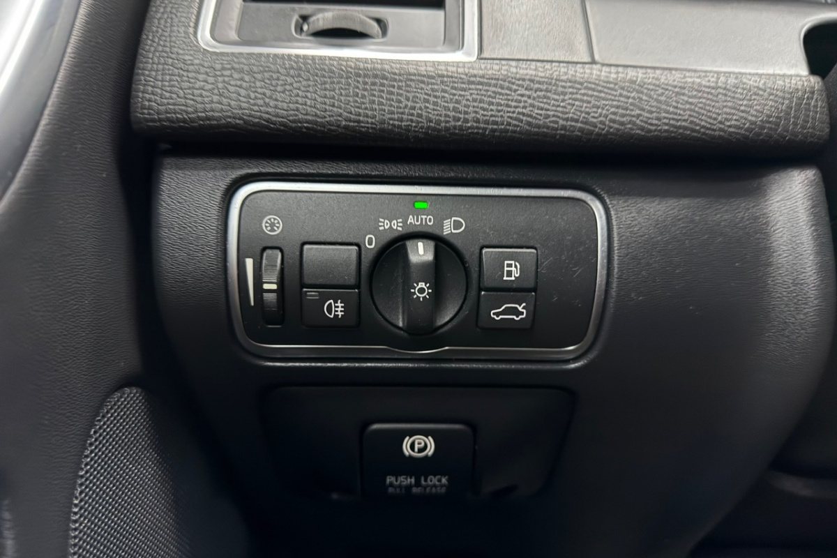 Ponuka vozidiel / Volvo XC60 2.4L D4 4x4 AUTOMAT - video