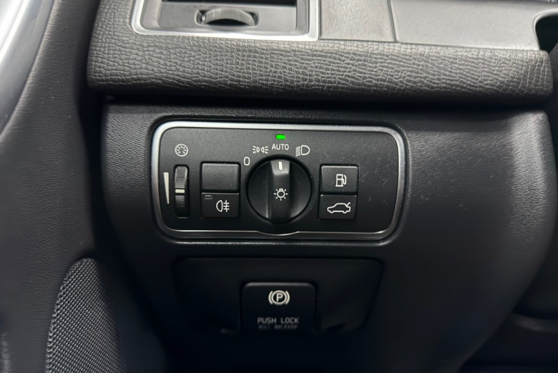 Ponuka vozidiel / Volvo XC60 2.4L D4 4x4 AUTOMAT - video Ponuka vozidiel / Volvo XC60 2.4L D4 4x4 AUTOMAT - video