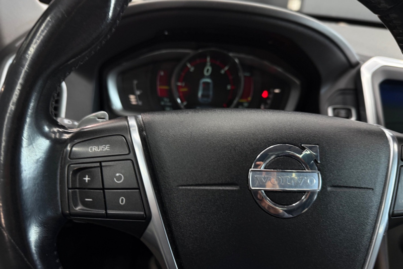 Ponuka vozidiel / Volvo XC60 2.4L D4 4x4 AUTOMAT - video Ponuka vozidiel / Volvo XC60 2.4L D4 4x4 AUTOMAT - video